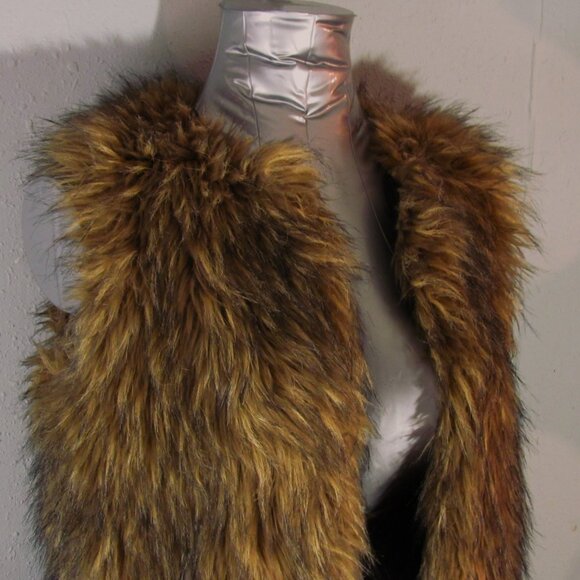 Chic Faux Fur Brown Vest - Picture 2 of 5